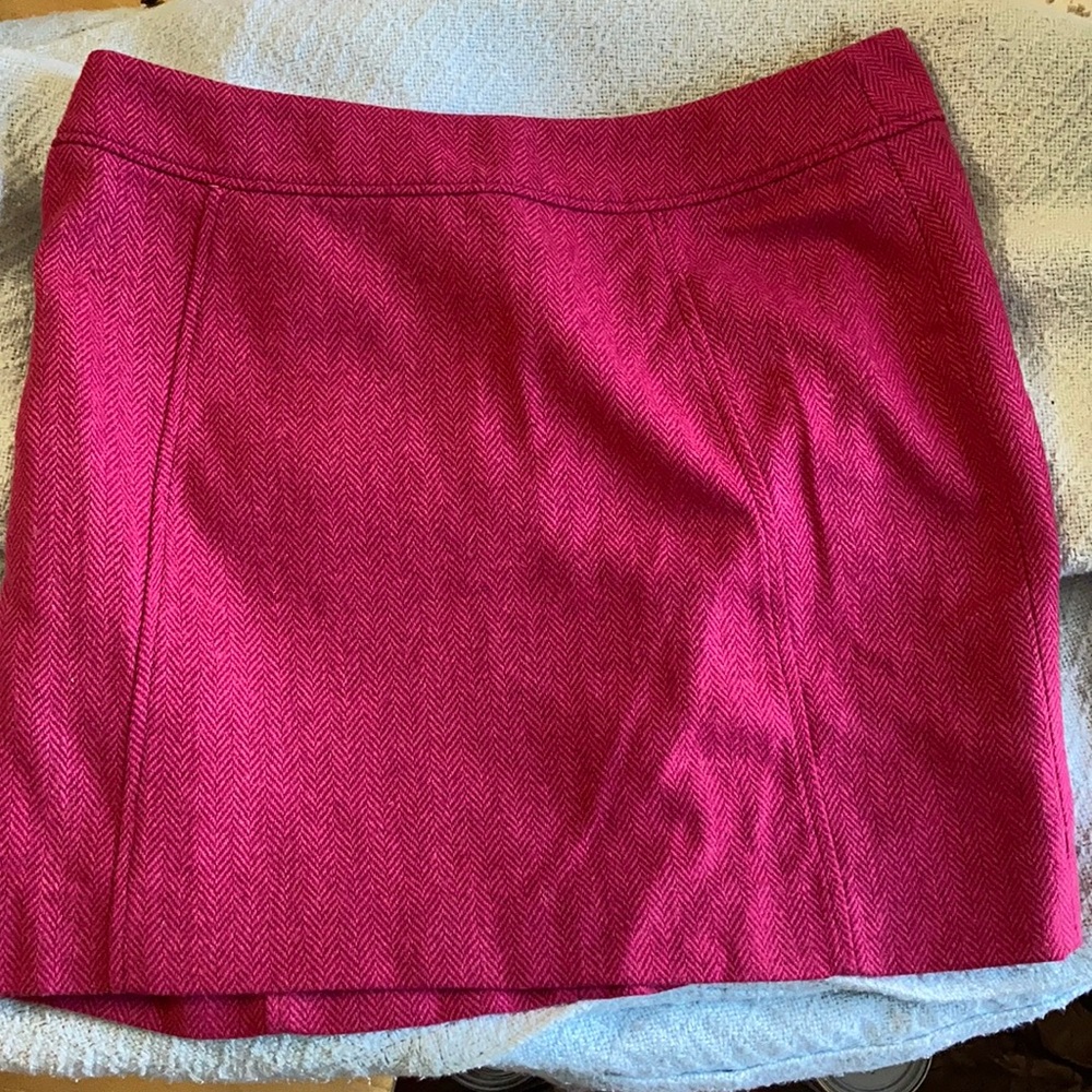 A line pink skirt fits like size 4-6